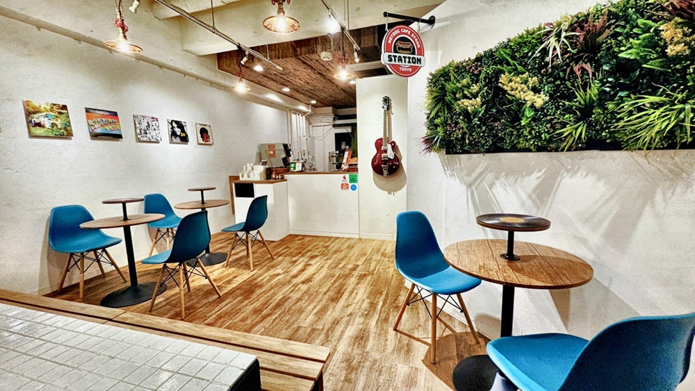 ホットドッグカフェスタンド　ステーション東京