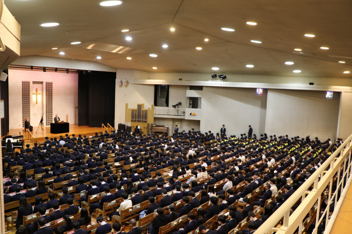 愛知水野学園三河高等学校・第一回卒業記念・昭和六十三年度。【鉄製トレー文鎮】。 卒業記念礼拝】もうすぐ卒業。旅立ちの時。希望に向かって… - 酪農学園