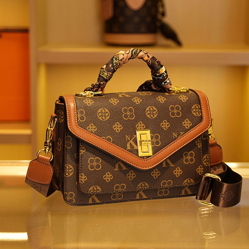 2025 Women's Designer Brand Crossbody Bag, Fashionable and Classic Logo with Zipper Closure